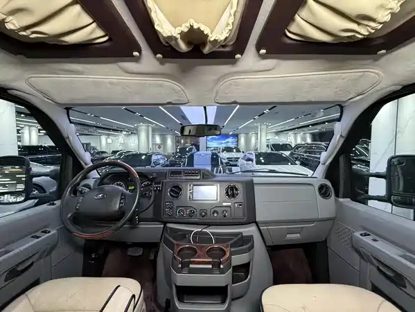 Ford E350 2011