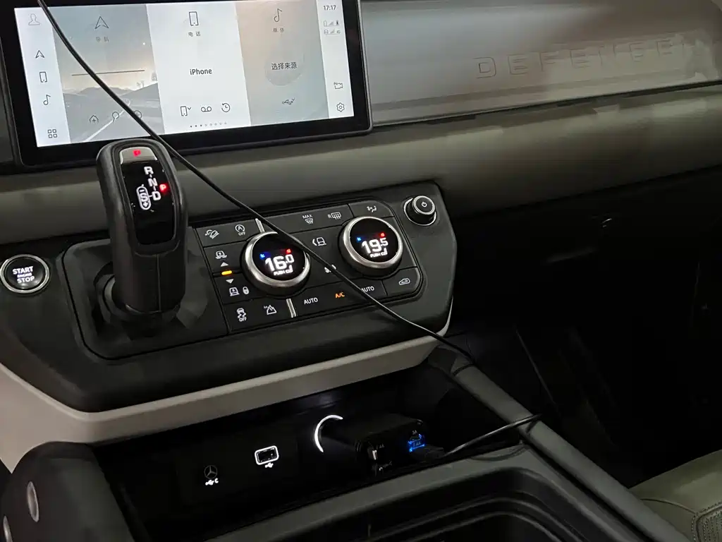 Land Rover Defender 2020 — фото 12