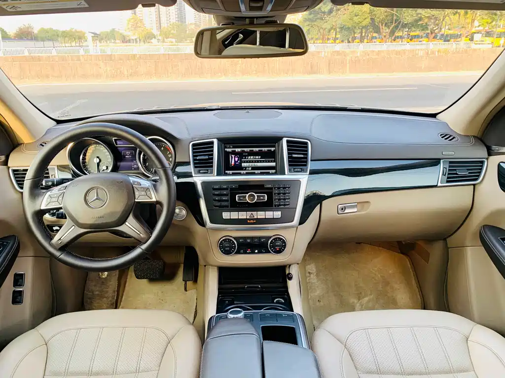 Mercedes-Benz GL-Class 2016 — фото 12