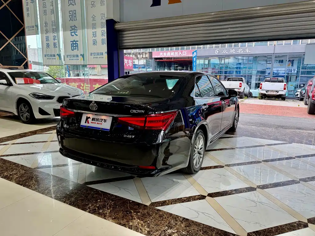Toyota Crown 2017 — фото 14