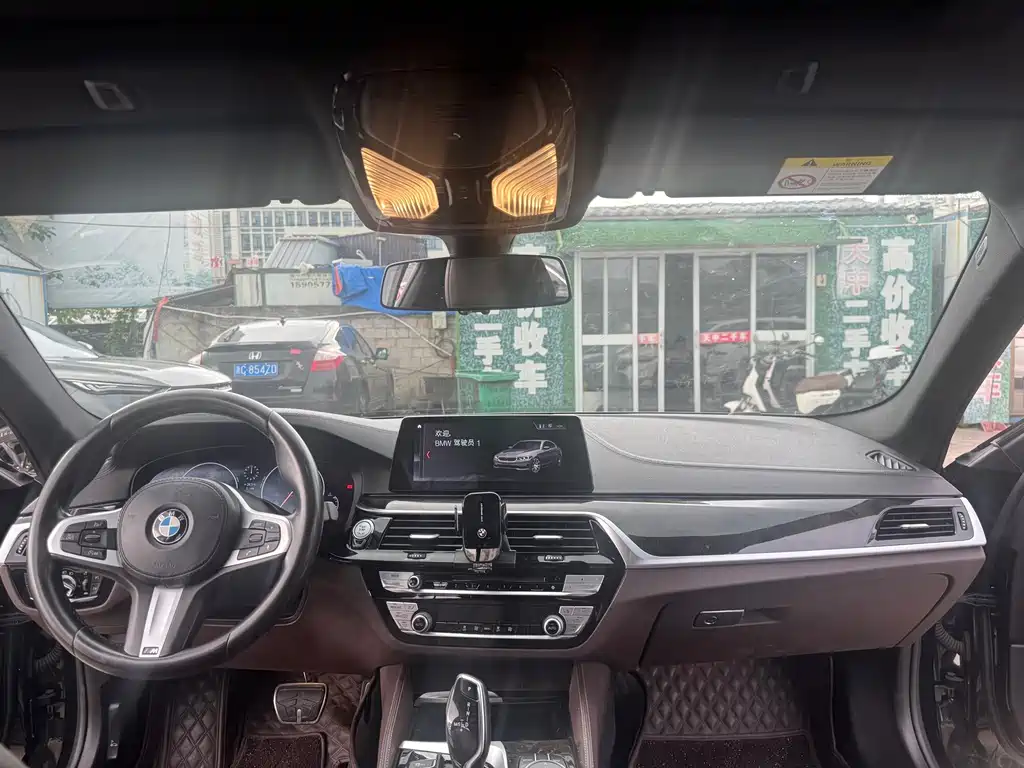 BMW 5 Series 2019 — фото 13
