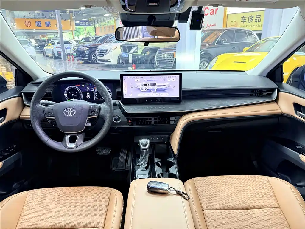 Toyota Camry 2024 — фото 10