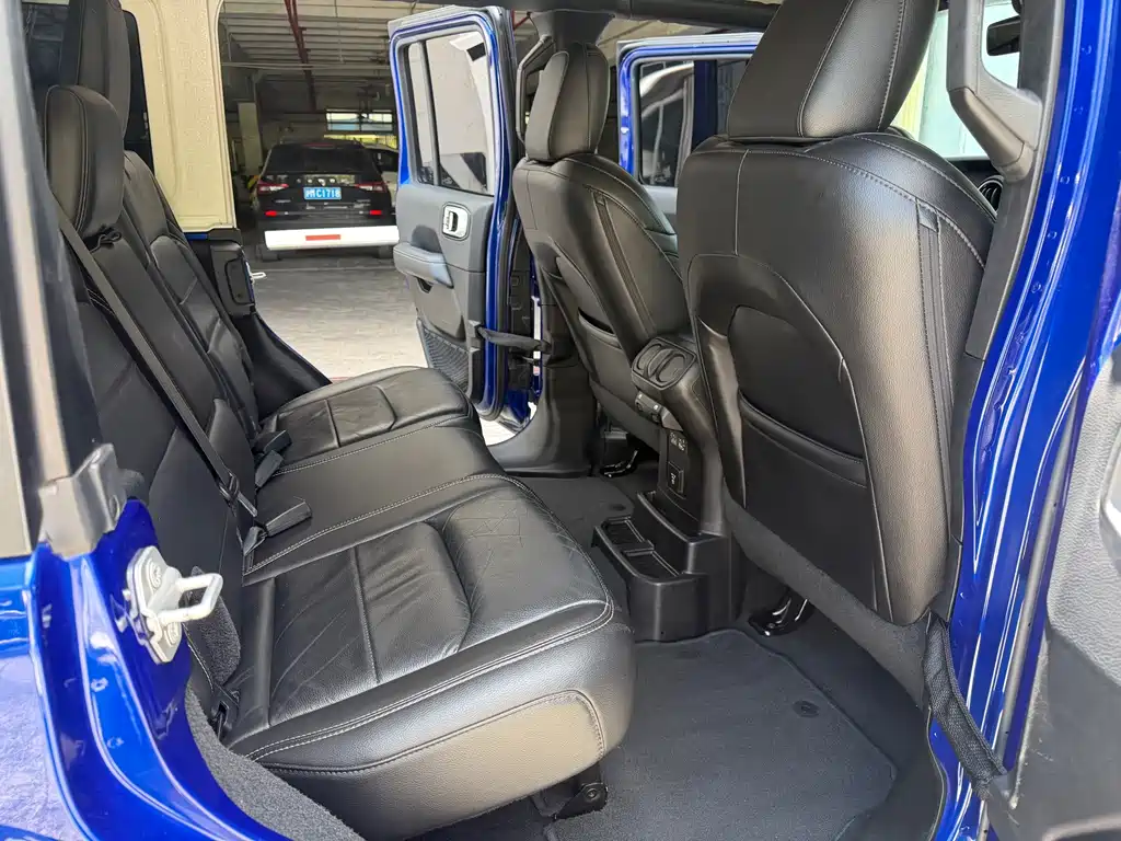 Jeep Wrangler 2019 — фото 12