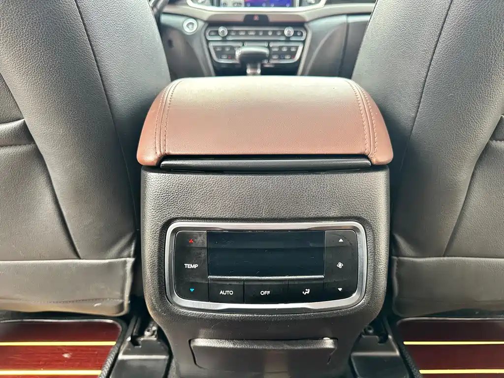 GAC Motor Trumpchi GS8 2017 — фото 12