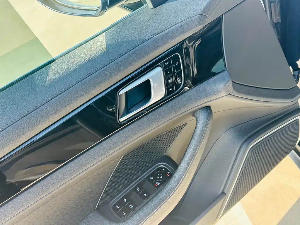 Porsche Panamera 2018 — фото 11