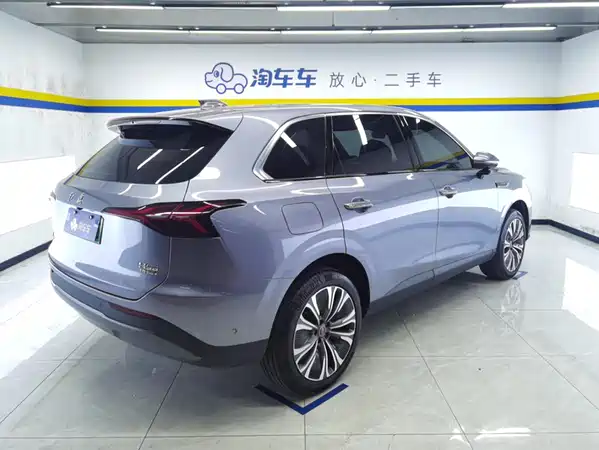 Hongqi HS6 PHEV 2025