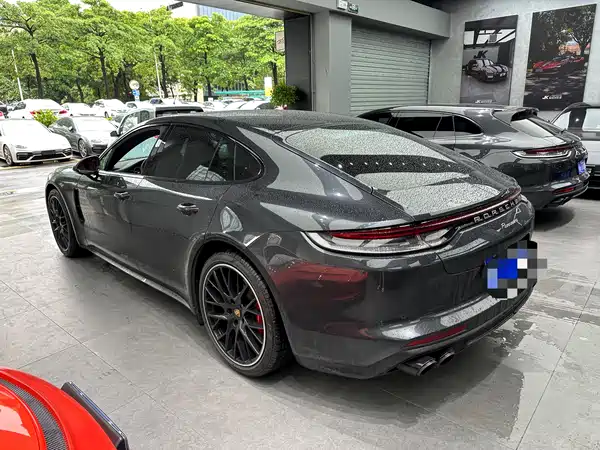 Porsche Panamera 2021