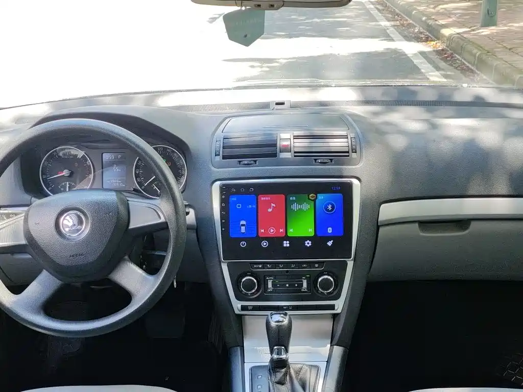 Skoda Octavia 2014 — фото 10