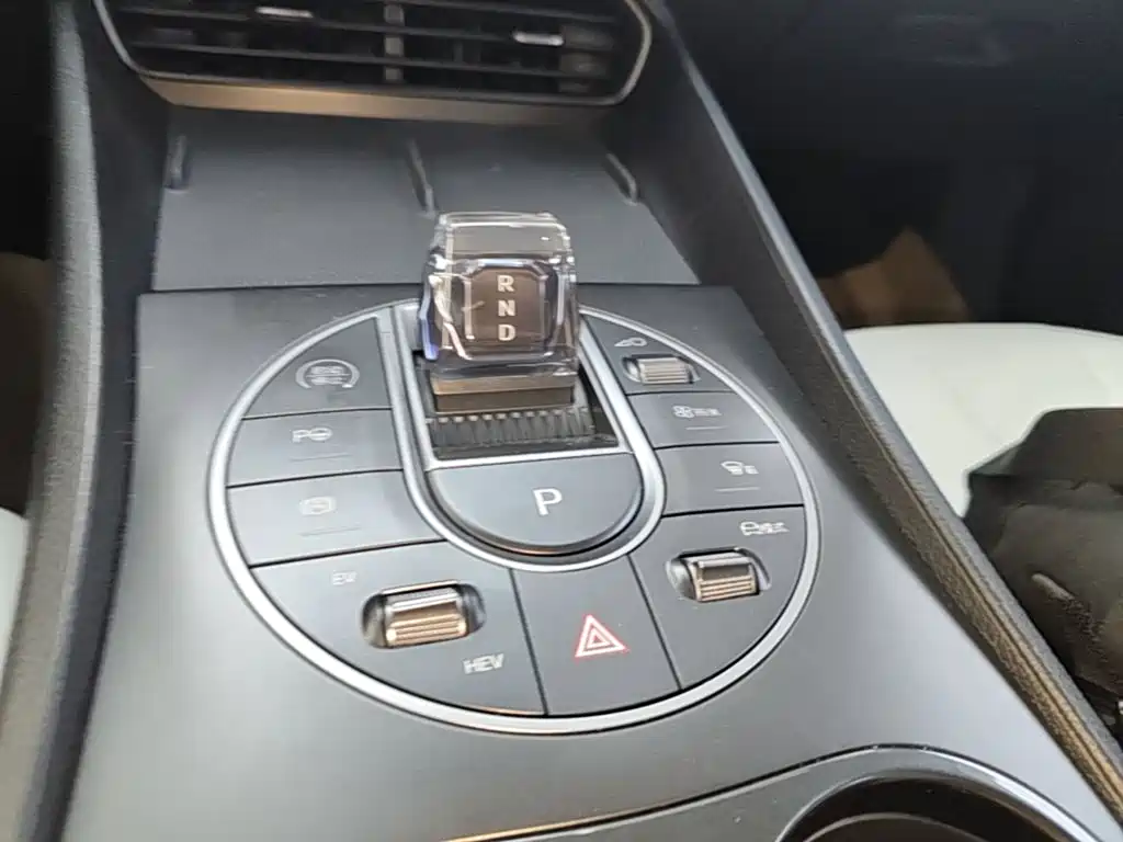 BYD Seal 05 DM-i 2025 — фото 14