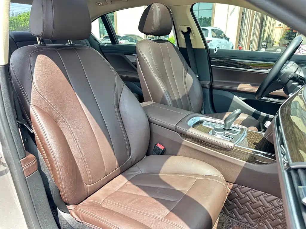 BMW 7 Series 2017 — фото 15