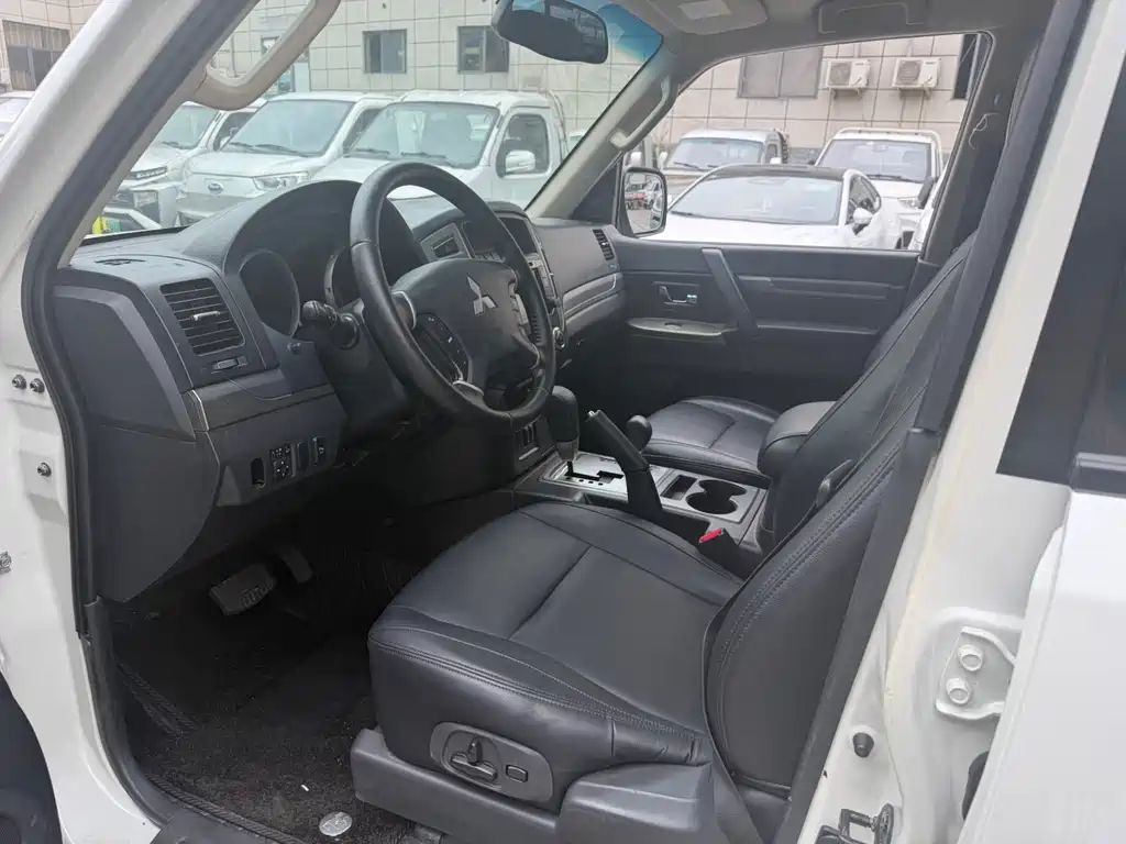 Mitsubishi Pajero 2017