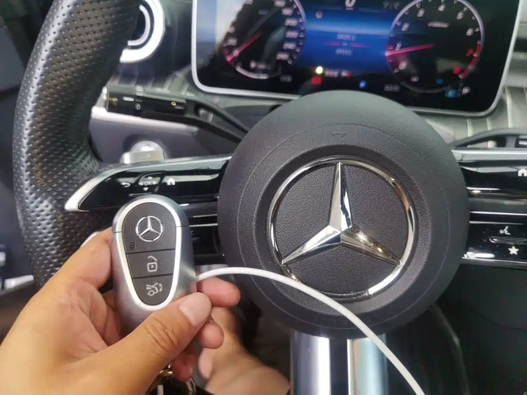 Mercedes-Benz C-Class 2023 — фото 12