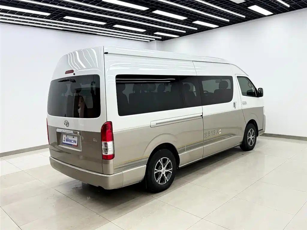 Toyota Hiace 2017 — фото 17