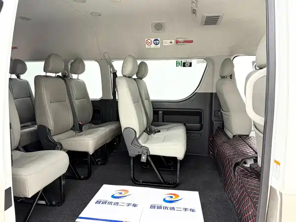 Toyota HIACE 2011