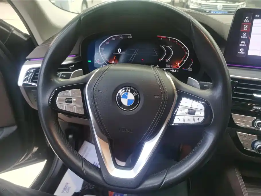 BMW 5 Series 2022 — фото 15