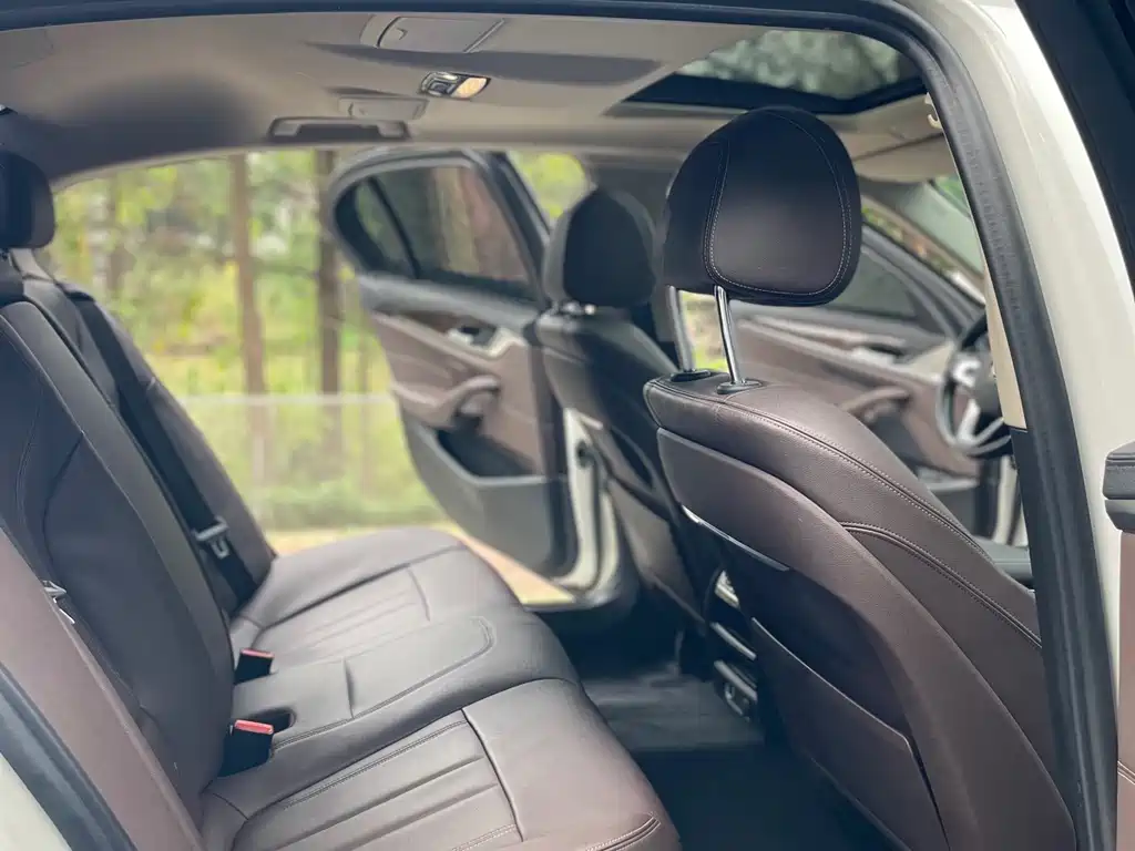BMW 5 Series 2019 — фото 17