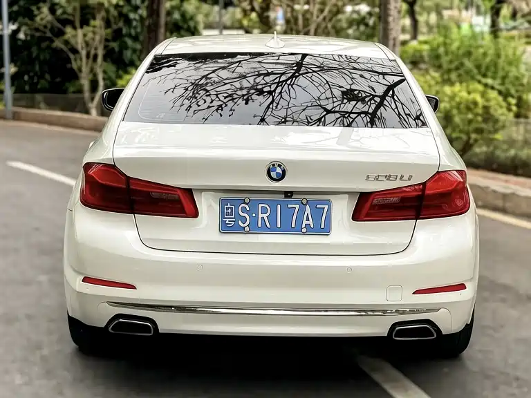 BMW 5 Series 2019 — фото 22