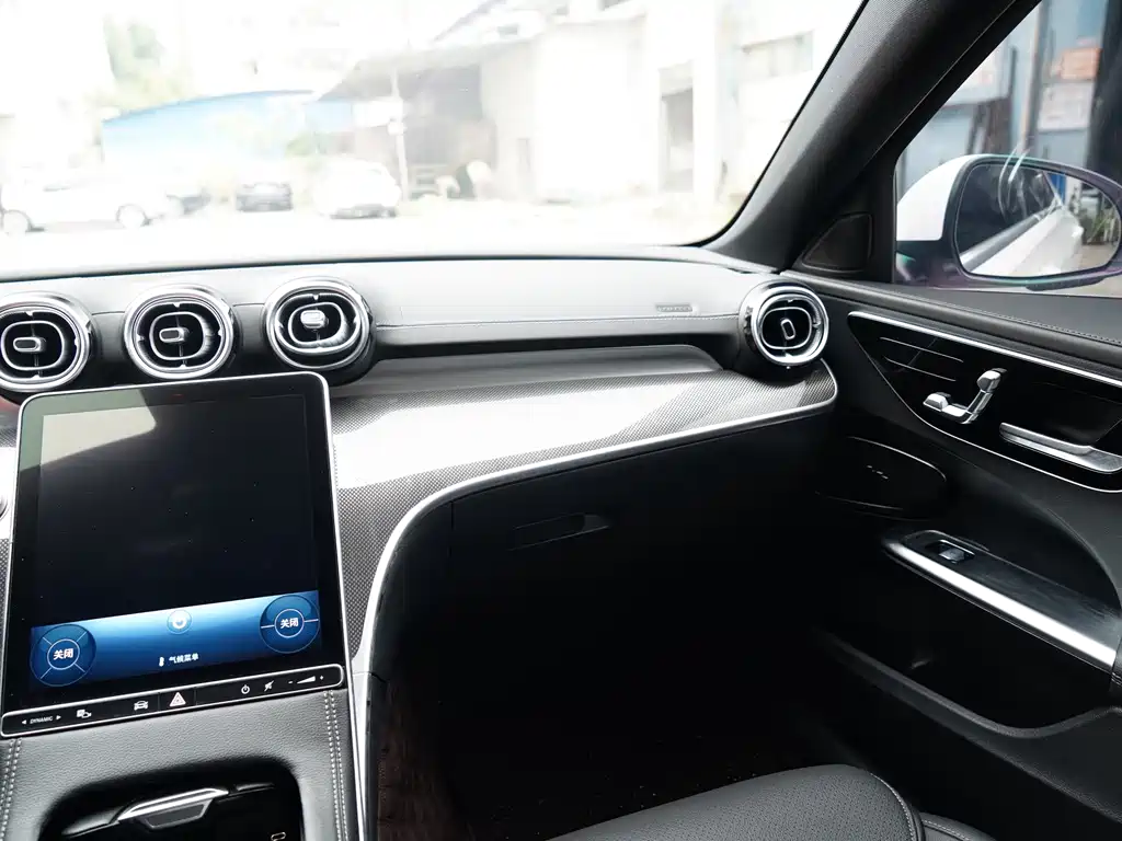 Mercedes-Benz C-Class 2024 — фото 13