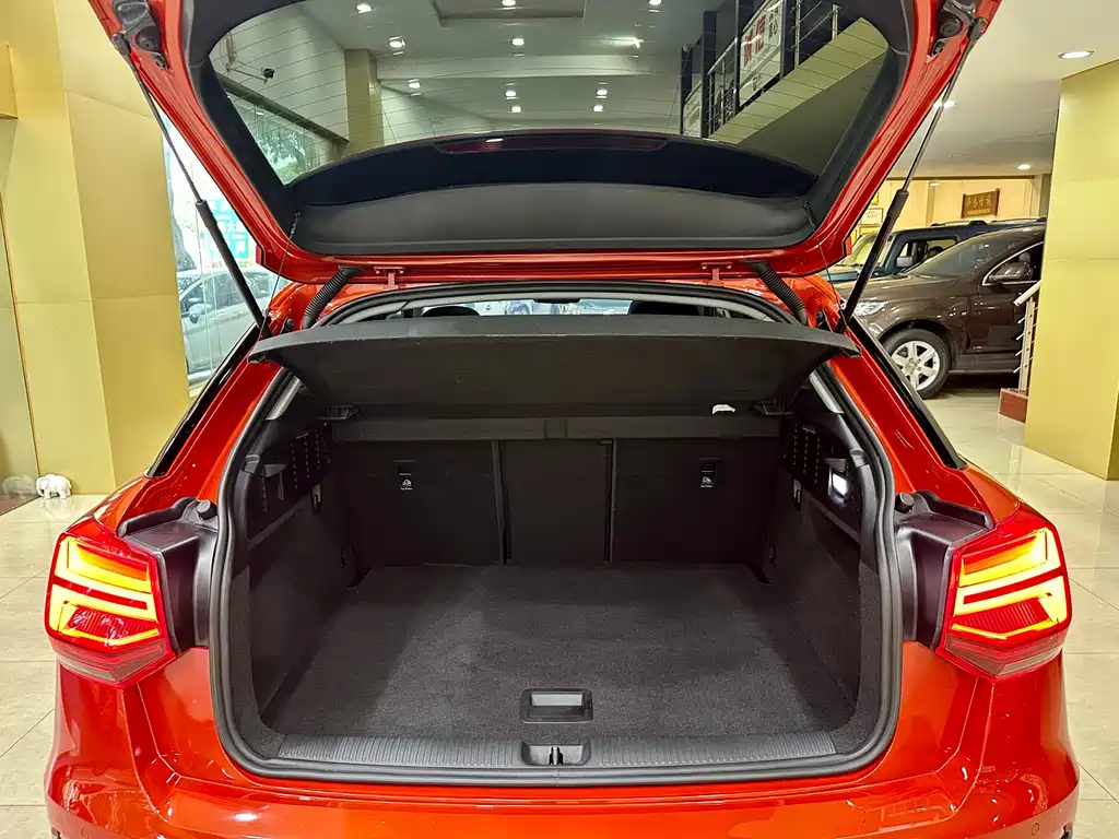 Audi Q2L 2020 — фото 18