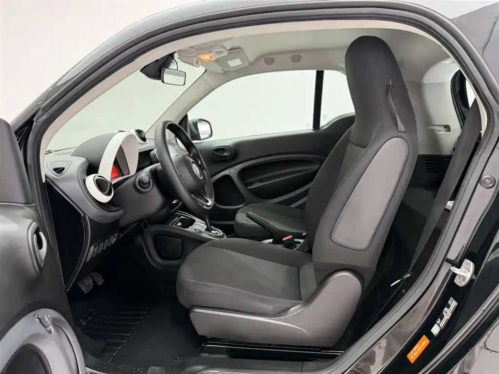 smart Fortwo 2018 — фото 15