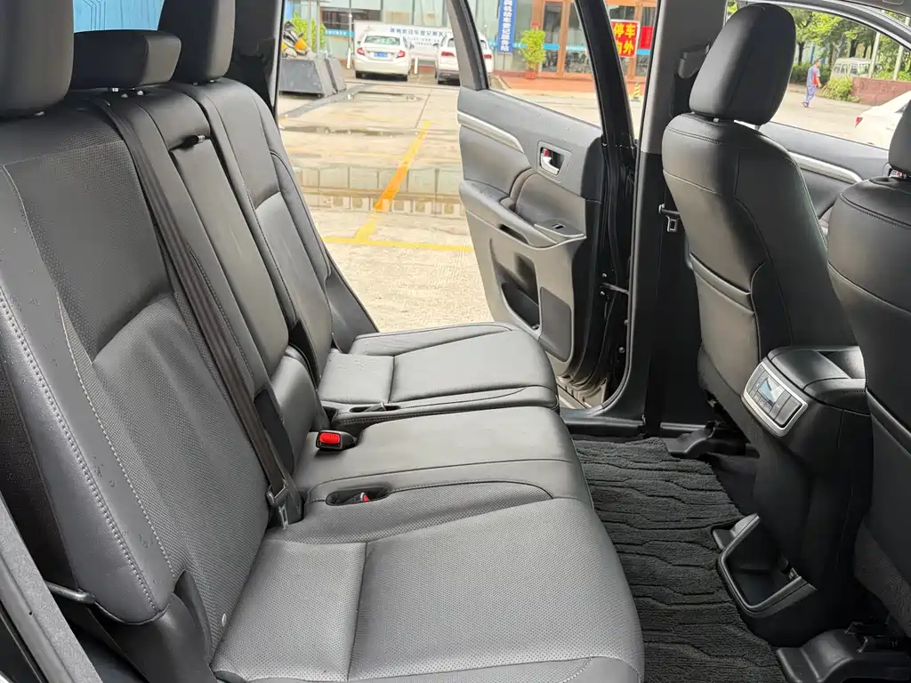 Toyota Highlander 2018 — фото 12
