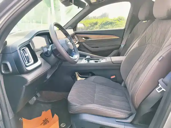 Geely Xingyue L 2025