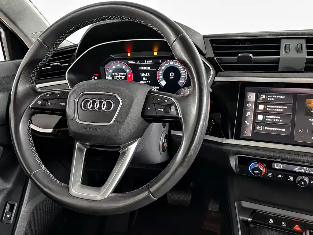 Audi Q3 2022 — фото 15