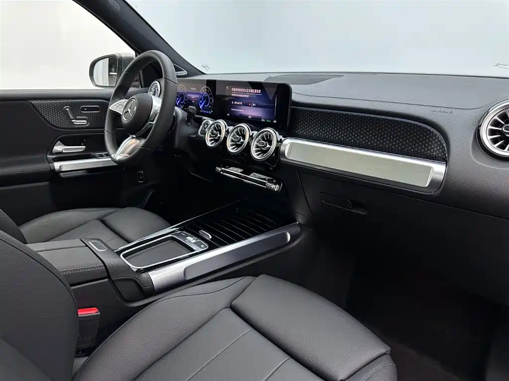 Mercedes-Benz EQB 2025 — фото 16