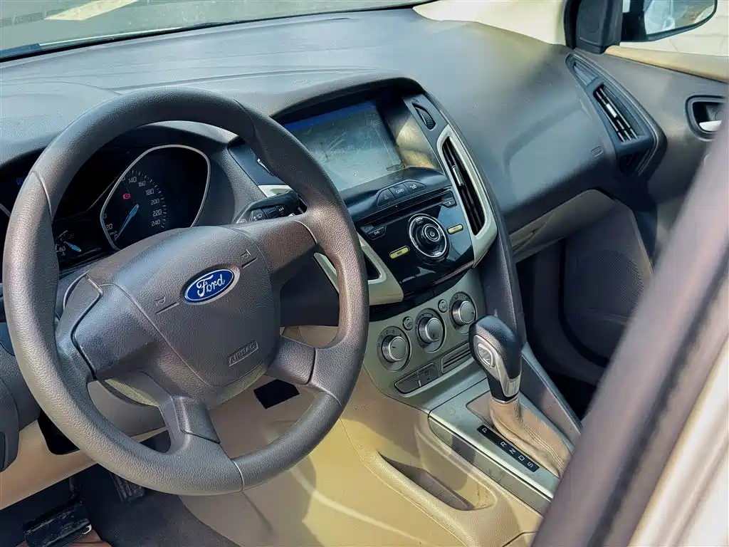 Ford Focus 2015 — фото 9