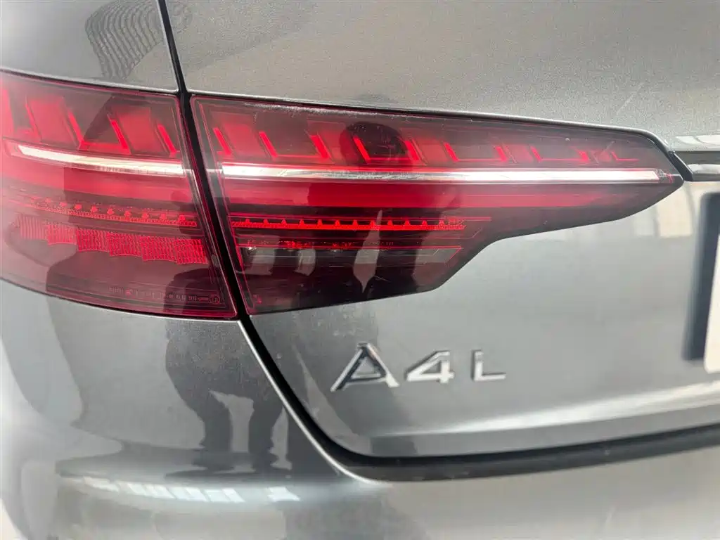 Audi A4L 2022 — фото 19