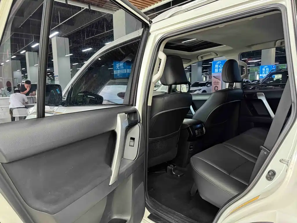 Toyota Prado 2017 — фото 13