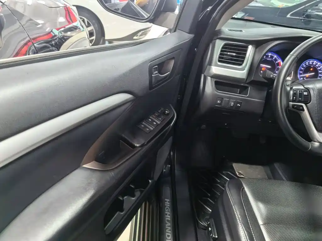 Toyota Highlander 2018 — фото 16
