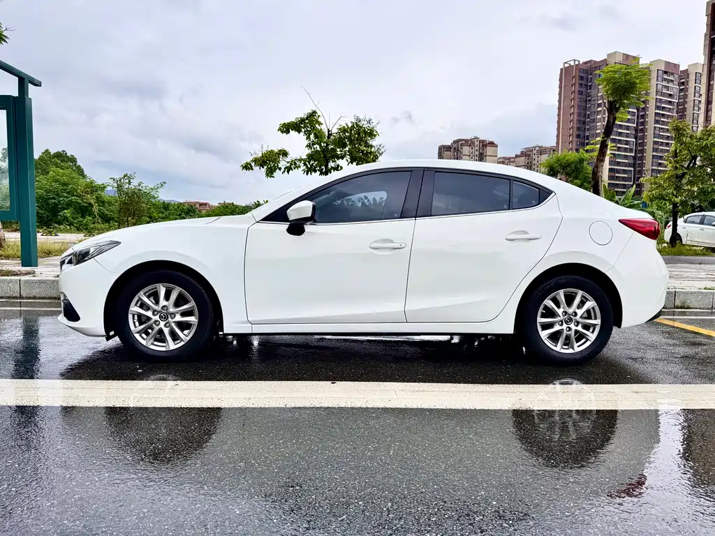 Mazda 3 Axela 2016 — фото 10