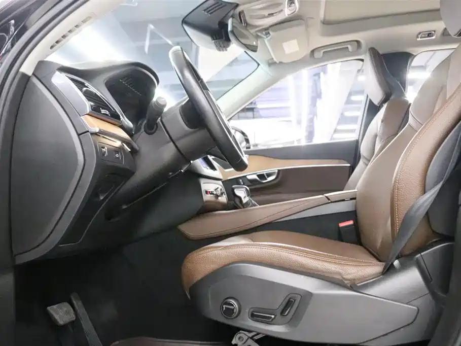 Volvo XC90 2019 — фото 14