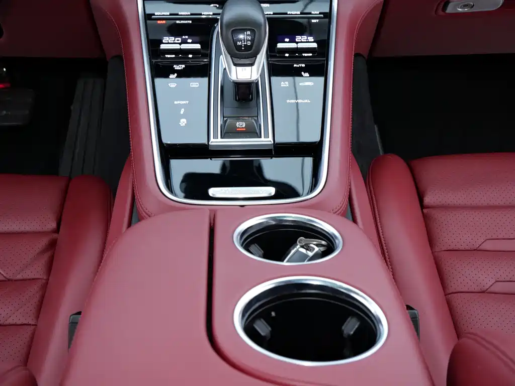 Porsche Panamera 2018 — фото 10