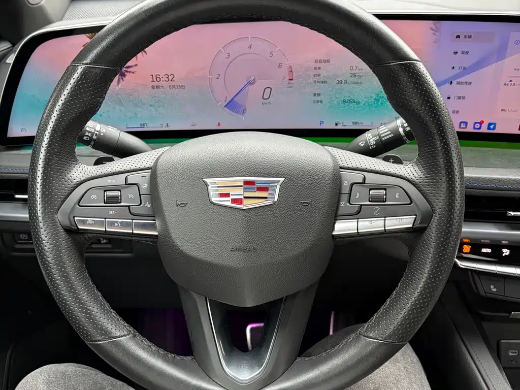 Cadillac XT4 2023 — фото 11