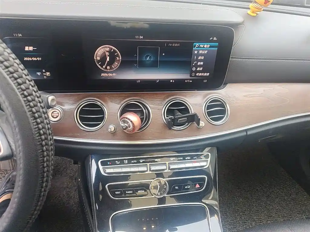 Mercedes-Benz E-Class 2017 — фото 20