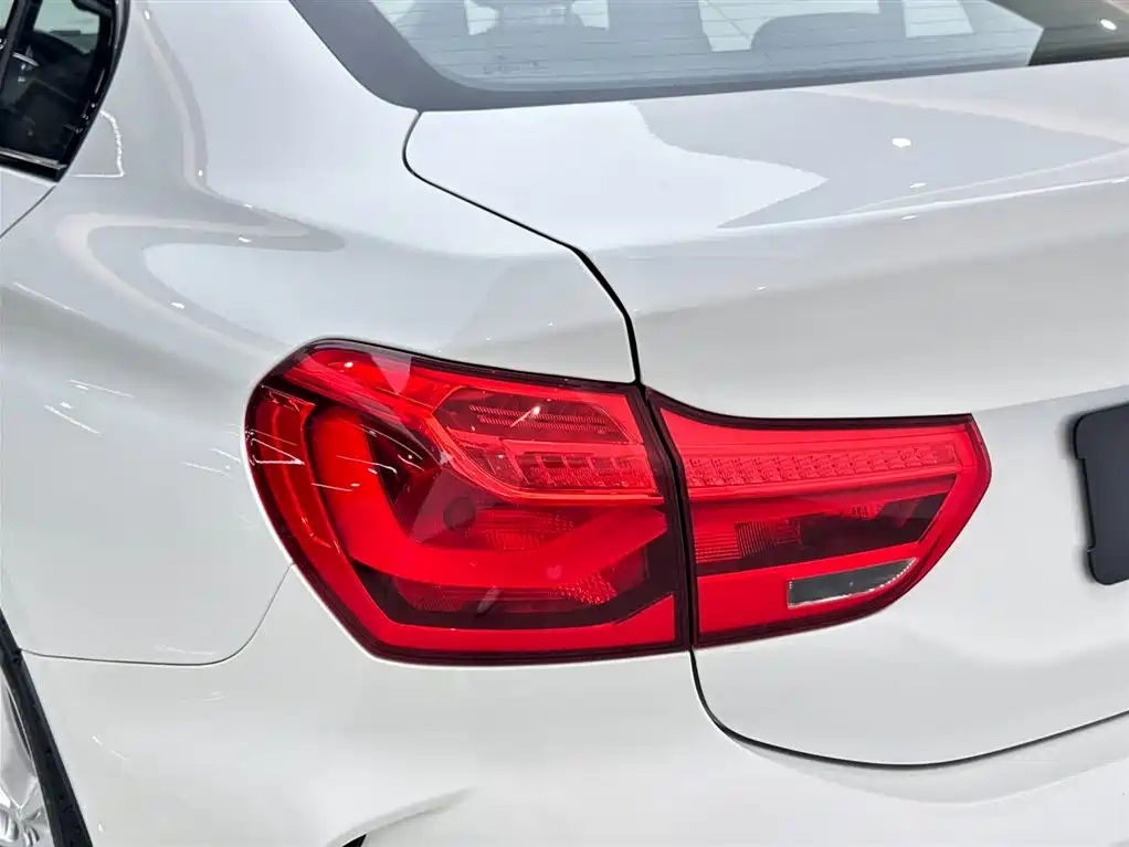 BMW 1 Series 2021 — фото 19