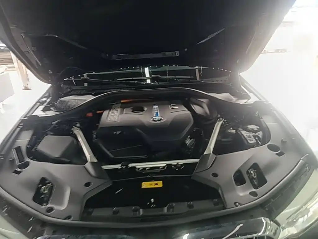 BMW 5 Series New Energy 2019 — фото 20