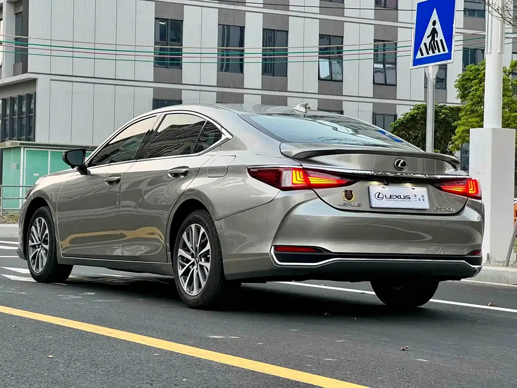 Lexus ES 2023 — фото 8