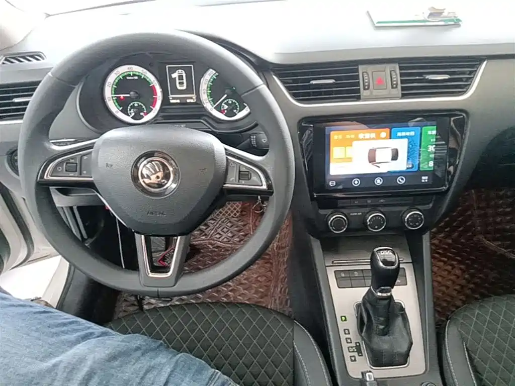 Skoda Octavia 2020 — фото 10
