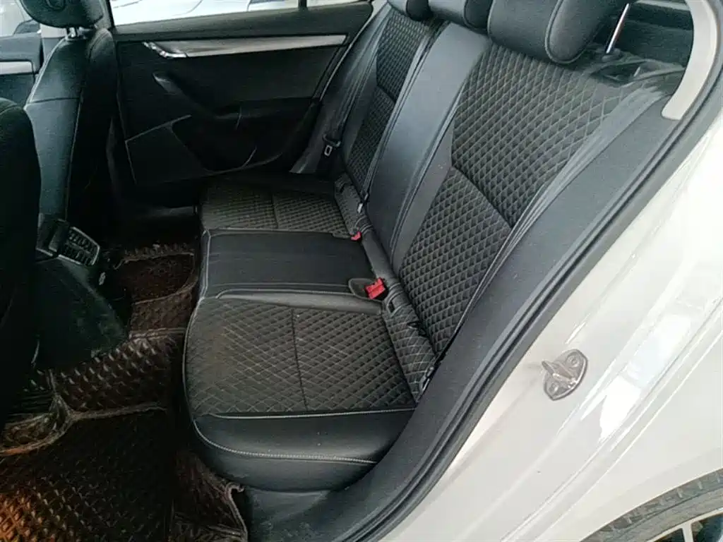 Skoda Octavia 2020 — фото 17