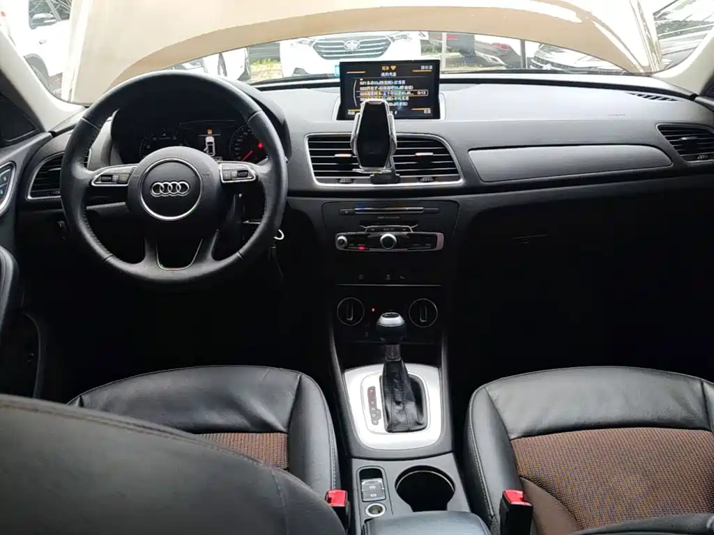 Audi Q3 2018 — фото 10