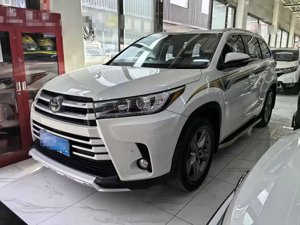 Toyota Highlander 2018 — фото 1