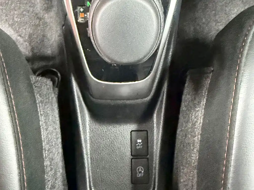 Toyota Yaris L 2022 — фото 11
