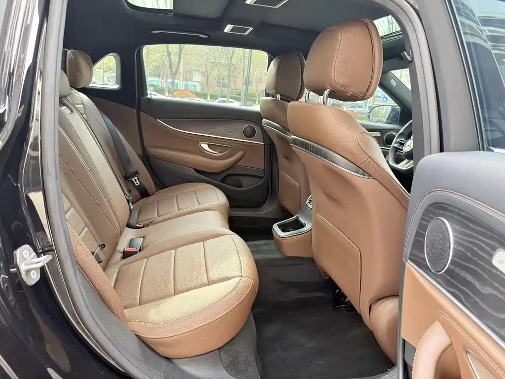 Mercedes-Benz E-Class 2022 — фото 14
