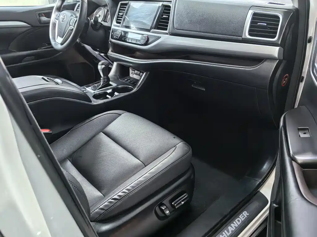 Toyota Highlander 2018 — фото 11