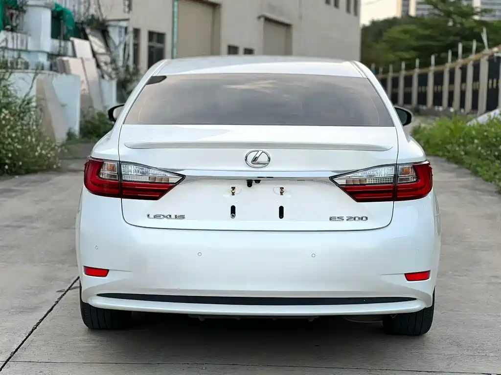 Lexus ES 2016 — фото 8