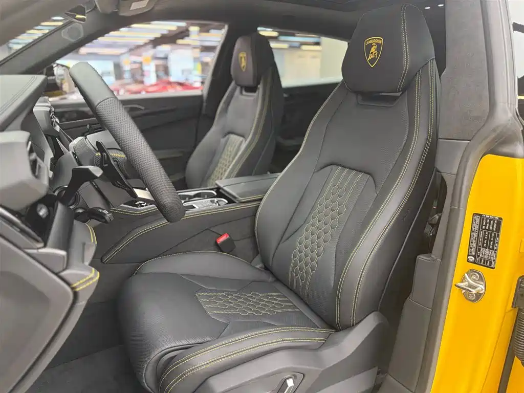 Lamborghini Urus SE 2026