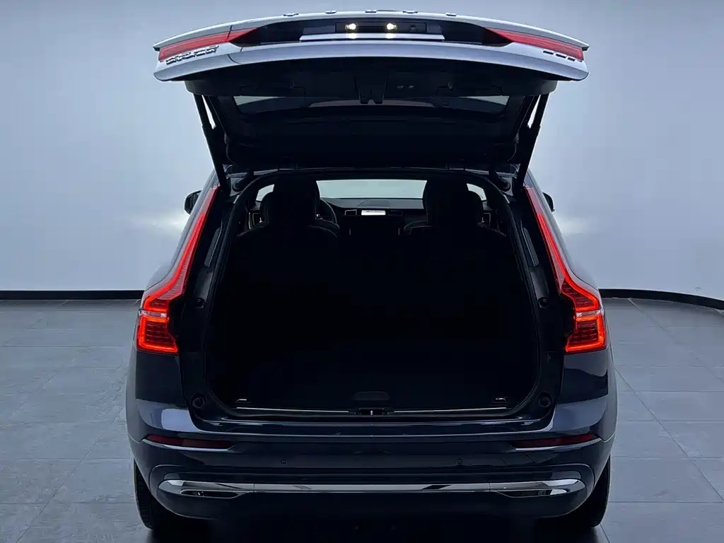 Volvo XC60 2023 — фото 7